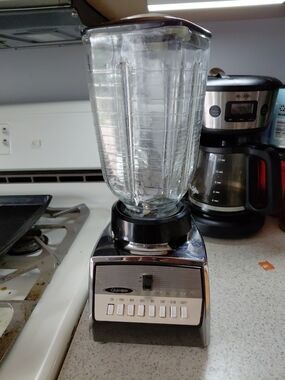 Vintage Osterizer Classic V111 Chrome & 5 Cups Glass Blender Made In U.S.A.
